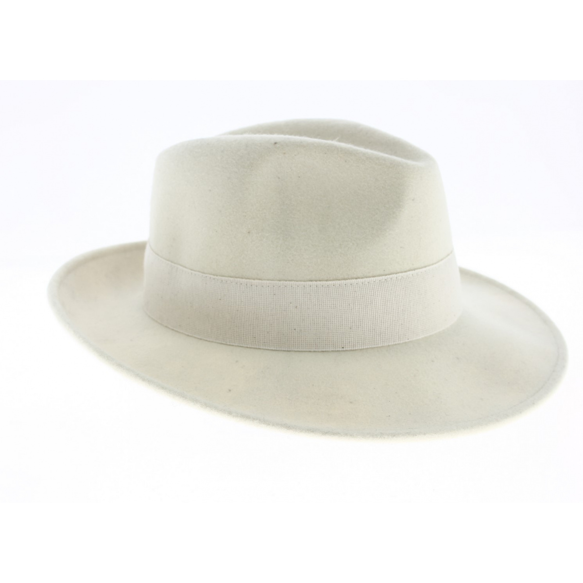 chapeau-blanc-724fuw-1.jpg